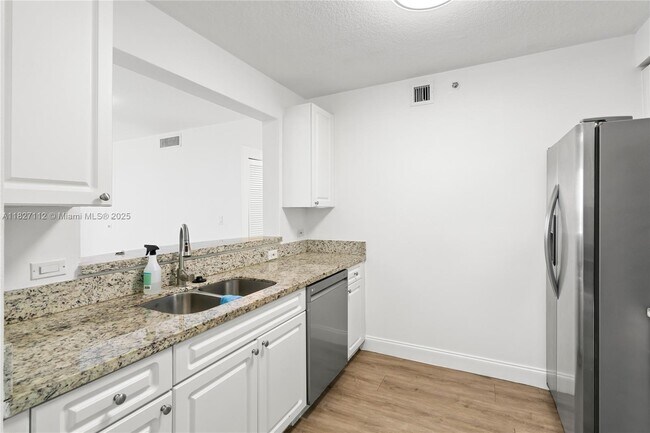 Building Photo - 900 SW 8th St