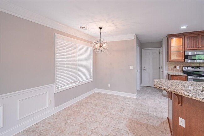 Building Photo - 5660 Crest Hill Dr NE