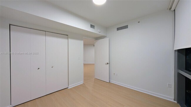 Building Photo - 350 S Miami Ave