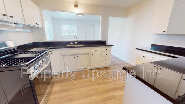 Building Photo - 2741 Marilyn Ave