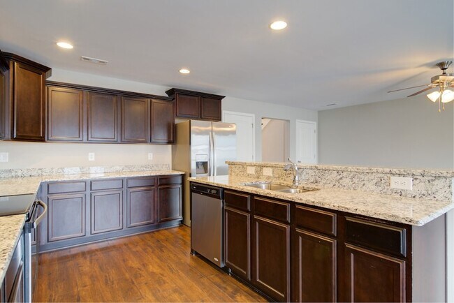 Building Photo - 226 Saxony Way