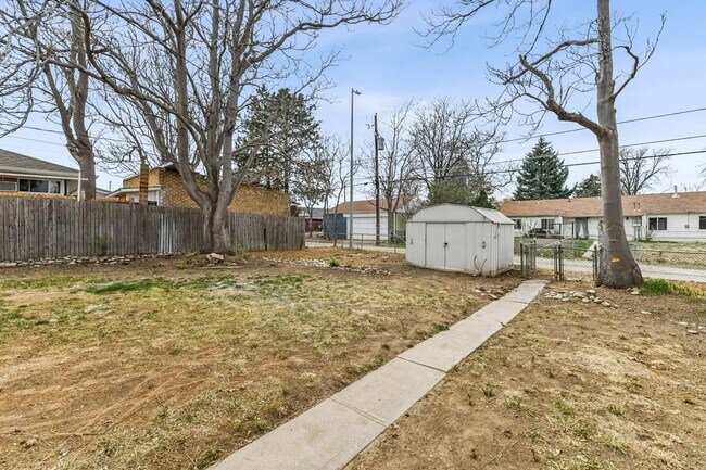 Building Photo - Stunning Single Family Home | 4BR/2BA | 1-Car Covered Parking | Fenced backyard