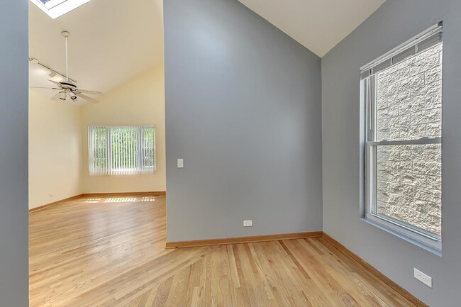 Building Photo - 1452 W Cortez St