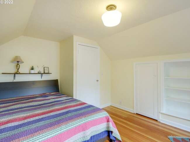 Building Photo - Charming 3 bed + office, 1.5 bath rental home in University Park Portland!