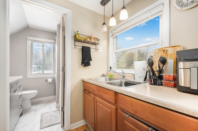 Building Photo - 300 Pauline Ave