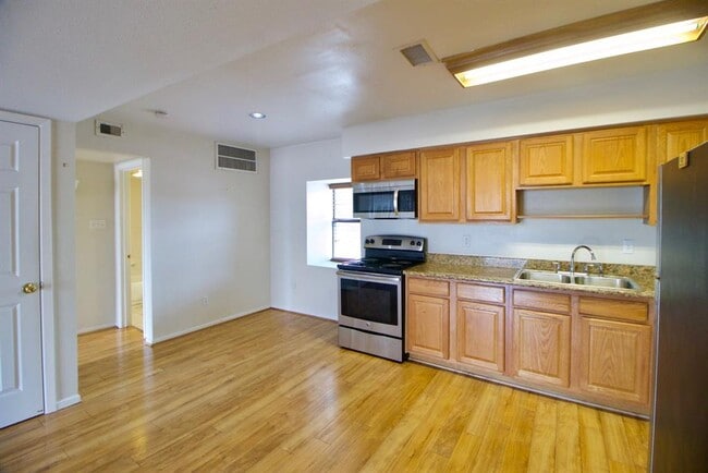 Building Photo - 5929 Queensloch Dr