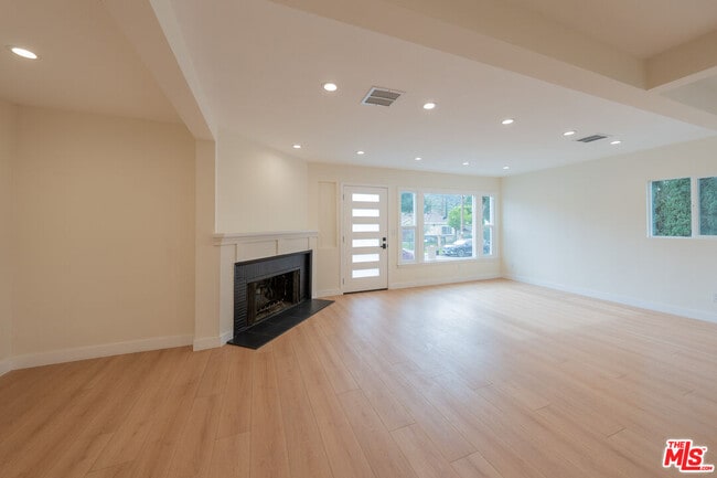 Building Photo - 7755 Day St