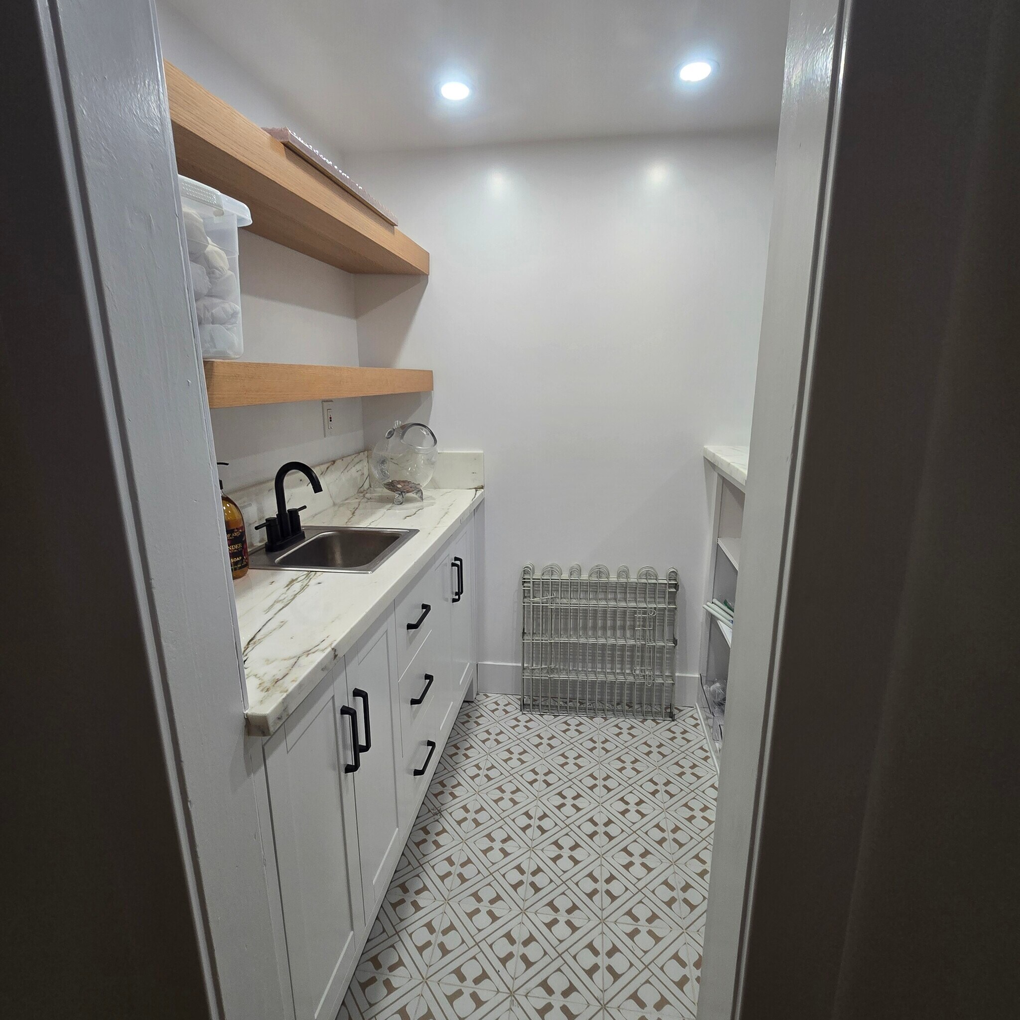 Building Photo - 916 S Sherbourne Dr