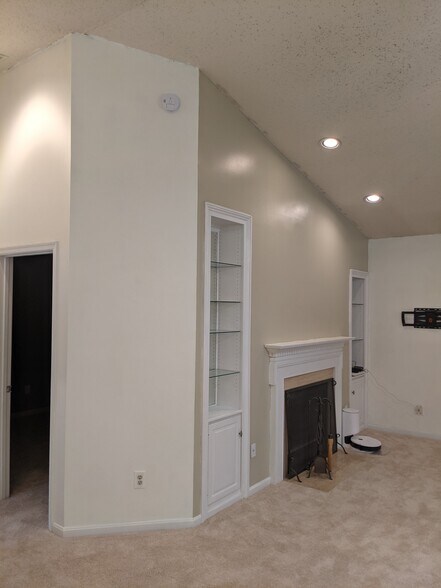 Building Photo - 7705 Lafayette Forest Dr