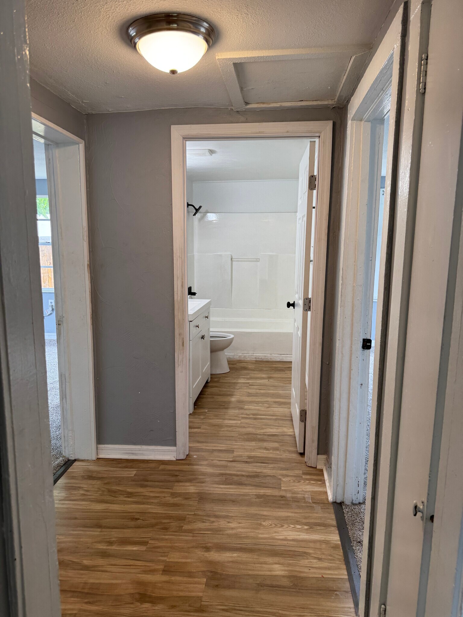 Building Photo - 605 Center Ave