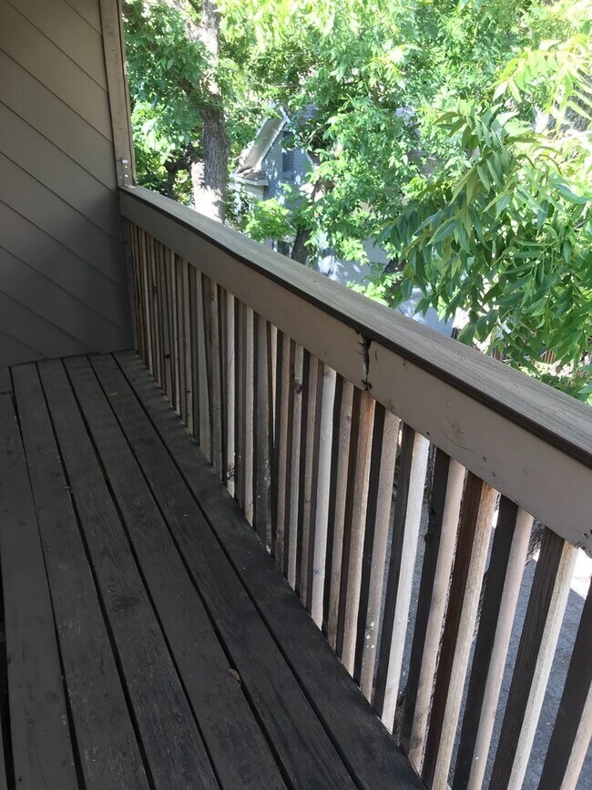 Building Photo - PRE-LEASE 2025/2026: $1600 OR BEST OFFER!!...