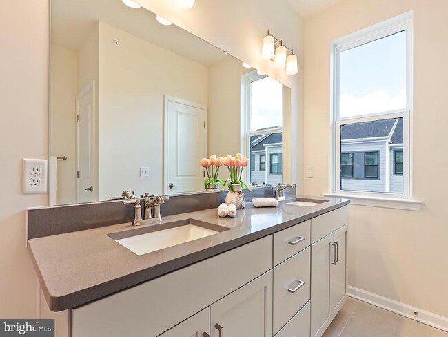 Building Photo - 1310 Parker Blvd