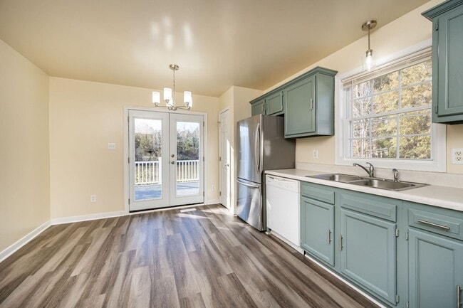 Building Photo - 3 Bedroom Midlothian Home Move In Ready