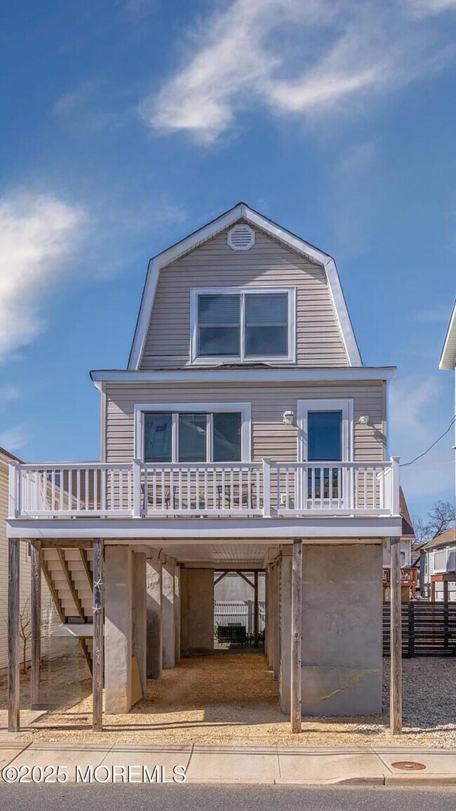 Primary Photo - 46 Barberie Ave