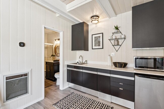 Building Photo - 716 Oak Point