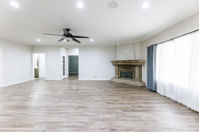 Building Photo - Spacious 3-Bedroom in Gated Community