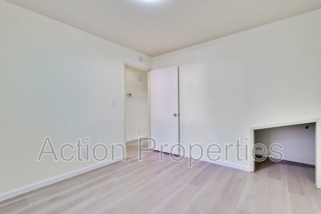 Building Photo - 3322 Shasta Dr