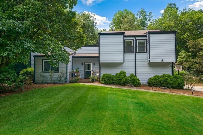 Building Photo - 3195 Creek Dr