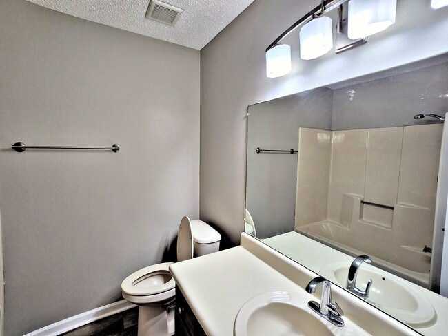 Building Photo - Single Story Condo FOR RENT Decatur 2BR