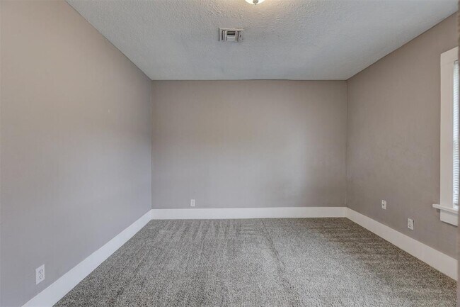Building Photo - 1714 N Kelham Ave