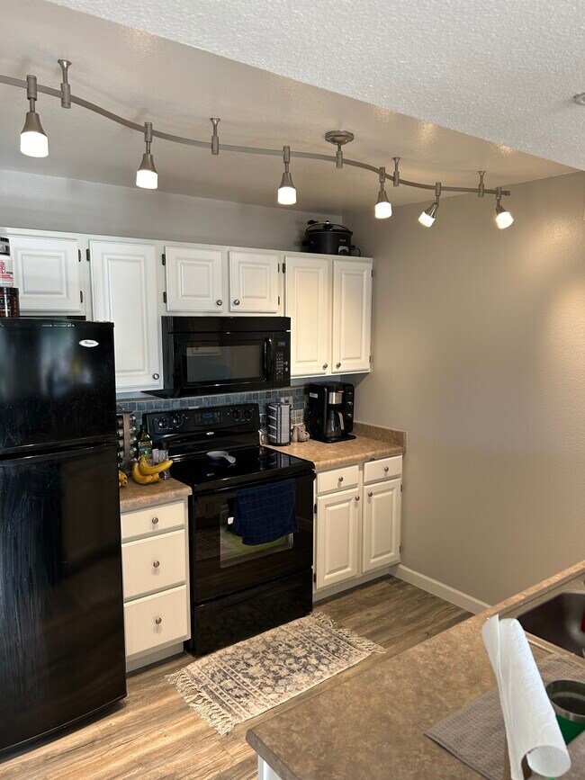 Kitchen - 12770 Ironstone Way
