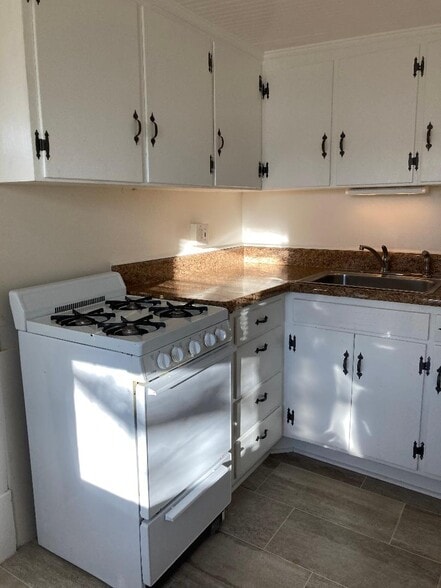 Kitchen - 1614 Lexington Ave SW
