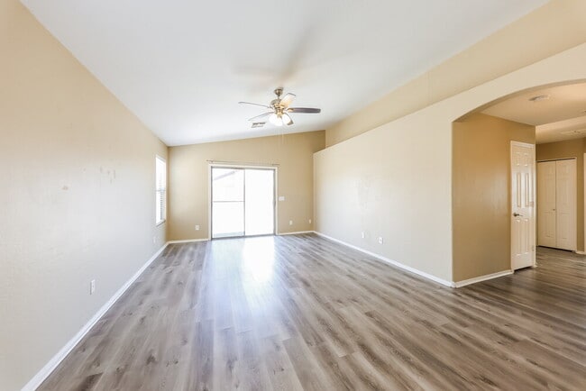 Building Photo - 15538 W Lisbon Ln