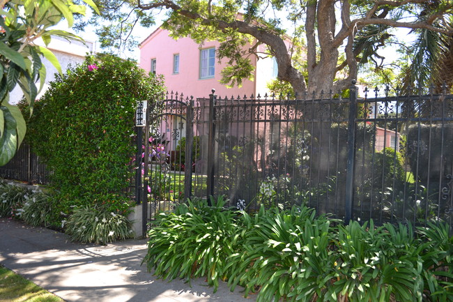 Gated property - 812 11th St