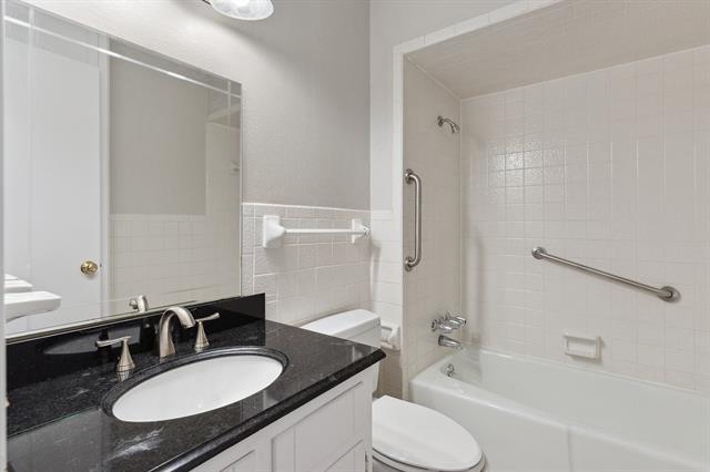 Building Photo - 105 Wisteria Ct