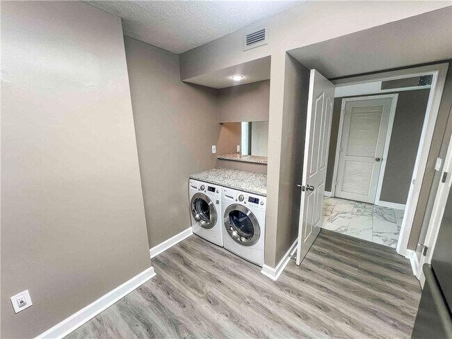 Building Photo - 2870 Pharr Ct S Northwest