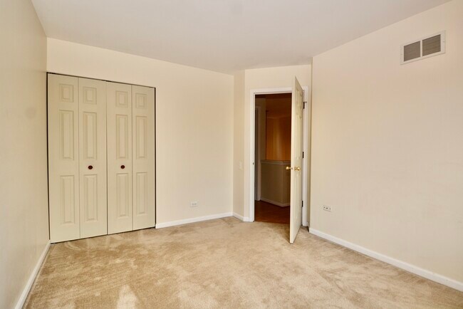 Building Photo - 1661 Charlotte Cir