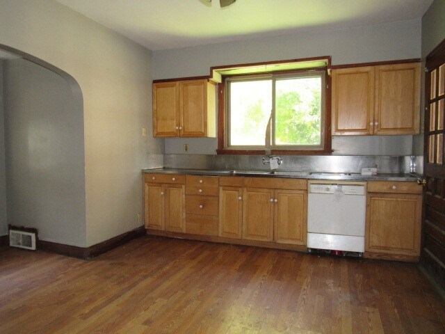 Building Photo - 21 Cleveland Ave