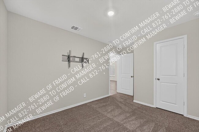 Building Photo - 6111 Shearwater Rd