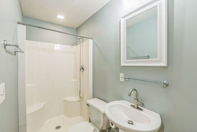Building Photo - 41595 Coach Ct