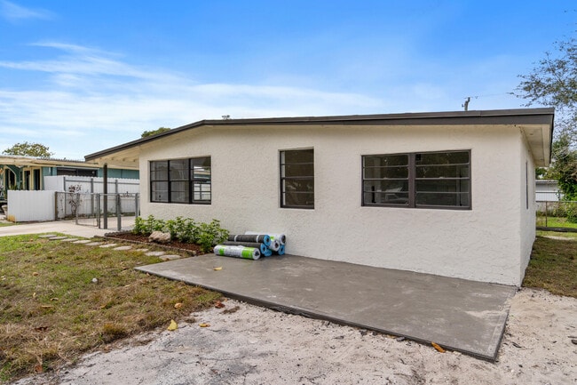 Building Photo - 2415 Lewis Rd