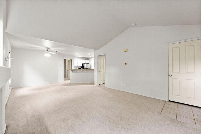 Building Photo - Charming 2 Bed Condo in DuPont | Fresh Pai...