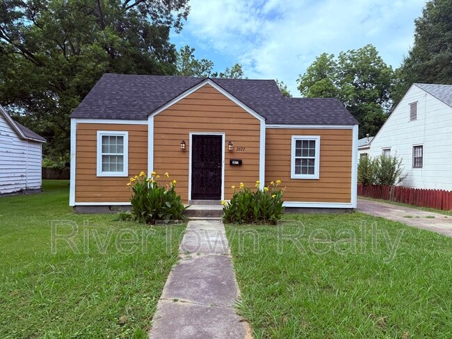Primary Photo - 2677 Larose Ave