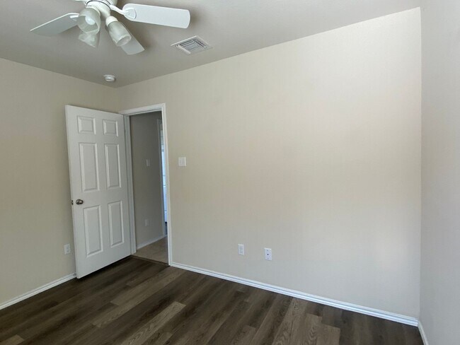 Building Photo - 3 BEDROOM WITH COMMUNITY POOL, BELTON ISD