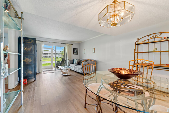 Building Photo - 18081 SE Country Club Dr