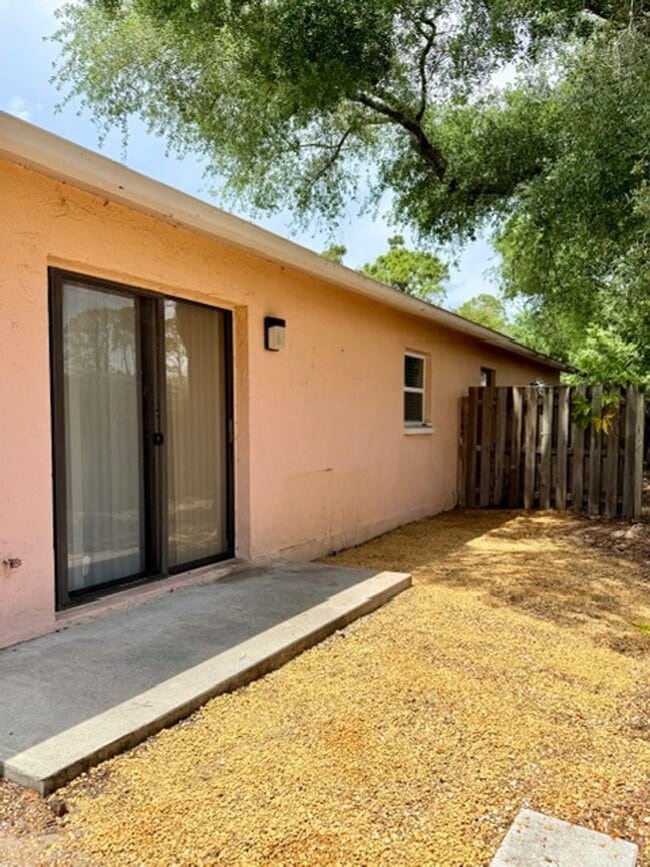 Building Photo - 8388 S Tamiami Trl