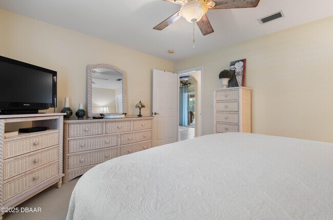 Building Photo - 15 Coolidge Ct