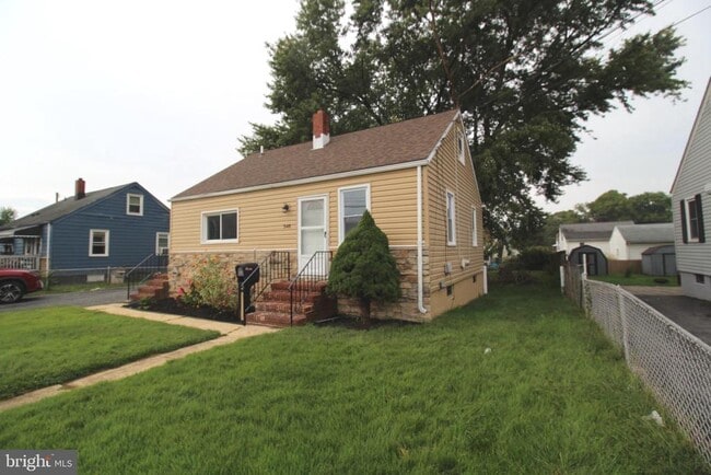 Building Photo - 548 S Marlyn Ave