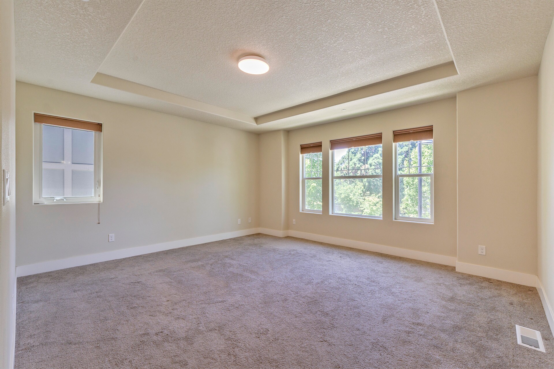Building Photo - 476 NE 76th Ave