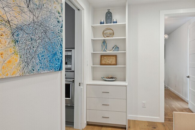 Building Photo - 4305 Roseland Ave