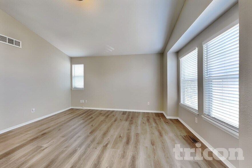 Building Photo - 12789 Elm St