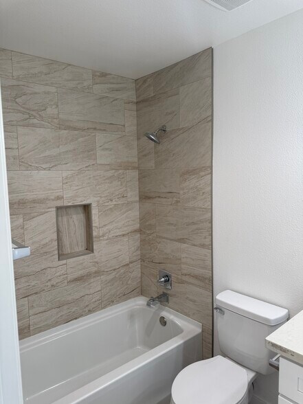 Building Photo - 38750 Cobblestone Cir