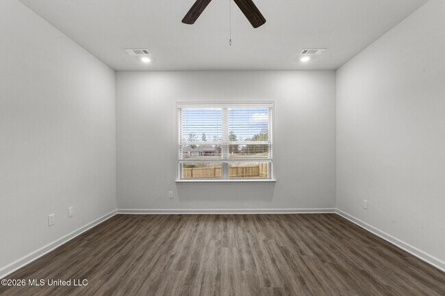 Building Photo - 621 Stillwater Cv