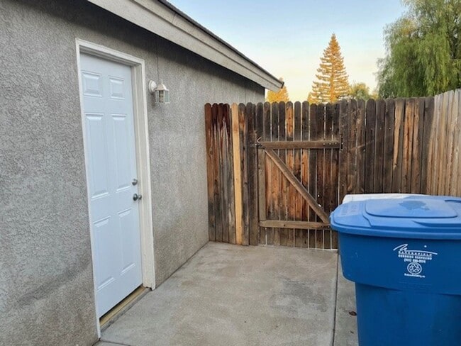 Building Photo - 3025 Starside Dr