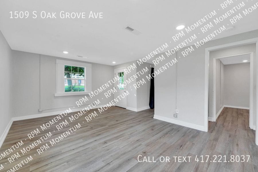 Building Photo - 1509 S Oak Grove Ave