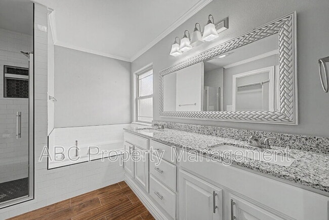 Building Photo - 1501 S Breckenridge Loop